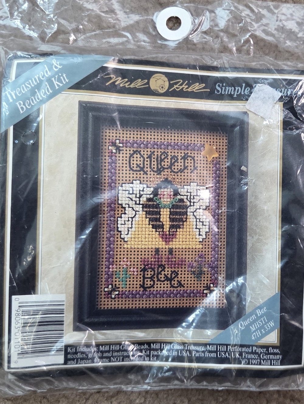 Mill Hill Simple Treasures QUEEN BEE Cross Stitch Kit MHST1 47HX33W 1997 Scarce